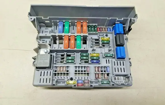 BMW 1 E81 E87 Fuse module 6906621 nr6923