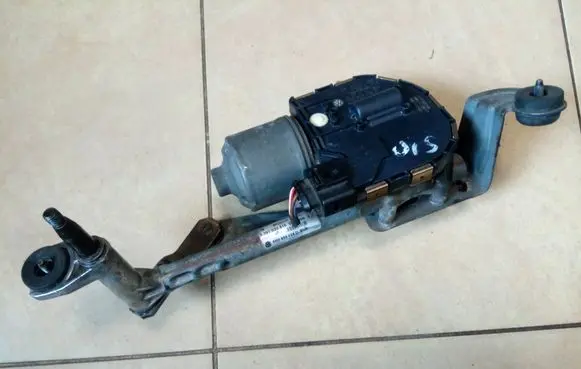 Volkswagen Golf Plus Front wiper linkage and motor 5M0955120A 5M0955024D NE70641