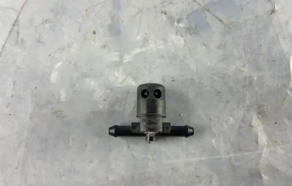 Windshield washer spray nozzle
