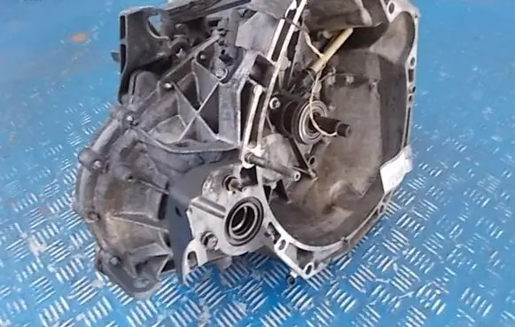 Renault Megane II Manual 6 speed gearbox 8200529000