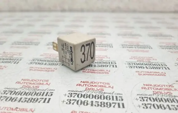 Volkswagen PASSAT B5.5 Other relay 8D0951253