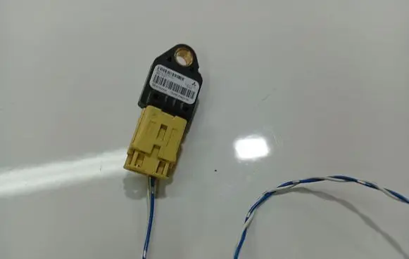 Peugeot 4007 Airbag deployment crash/impact sensor 8651A001