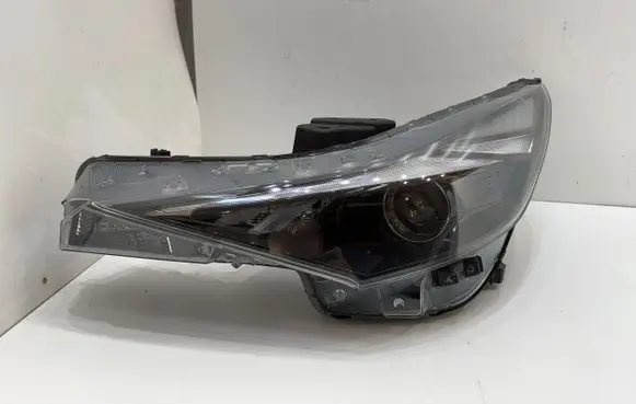 Hyundai Elantra VII Headlight/headlamp 92101-AA