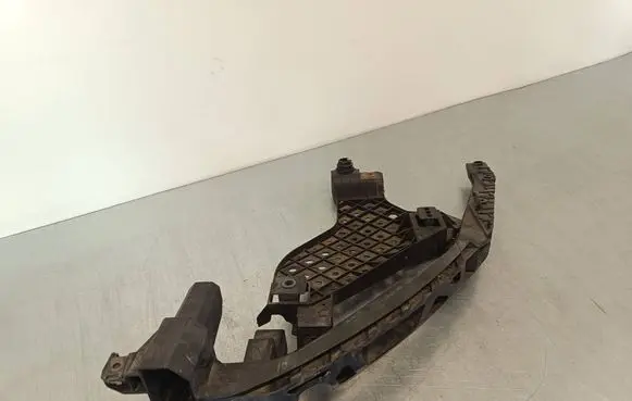 Audi Q3 8U Headlight/headlamp mounting bracket 8U0805607A