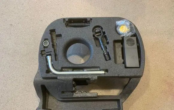 Audi RS7 C7 Tool set 4G0012109D 8N0012219