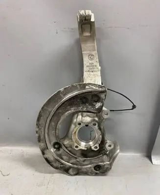 BMW X7 G07 Front wheel hub 6876655