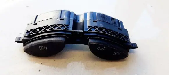 Ford Focus Windscreen/window heater switch 98AG19A9458G