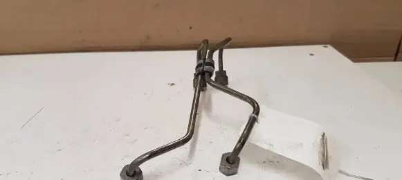 Volvo V40 Fuel injector supply line/pipe 