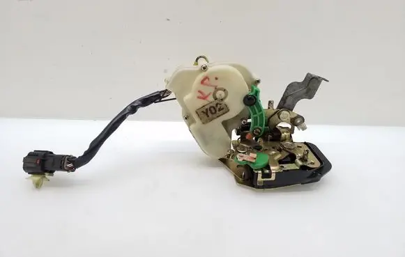 KIA Sorento Front door lock 041109