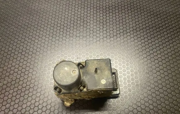 Audi A6 S6 C4 4A Central locking vacuum pump 443862257D