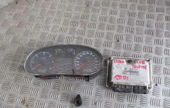 Seat Toledo II (1M) Speedometer (instrument cluster) 038906012AT W01M0920821B