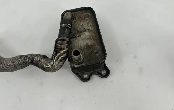 Volvo V70 Engine oil radiator 31201911