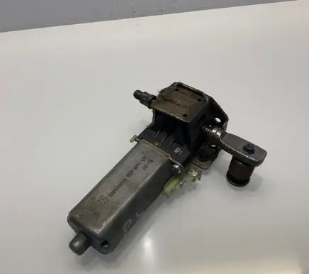 Mercedes-Benz S W221 Seat adjustment motor 0390203254