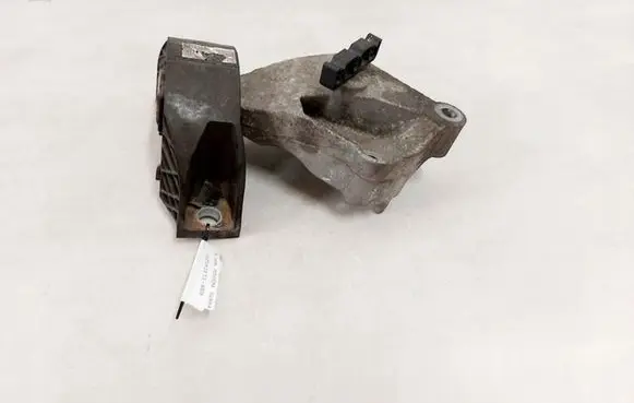 Renault Captur Engine mount vacuum valve 