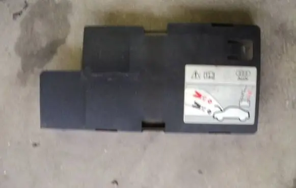 Audi A6 S6 C6 4F Battery box tray cover/lid 4F0915429C