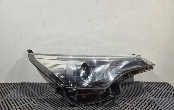 Toyota Avensis T270 Headlight/headlamp