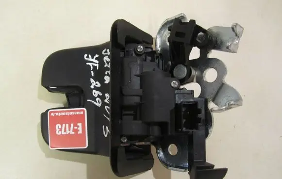 Volkswagen Jetta VI Tailgate/trunk/boot lock/catch/latch 5C6827505D