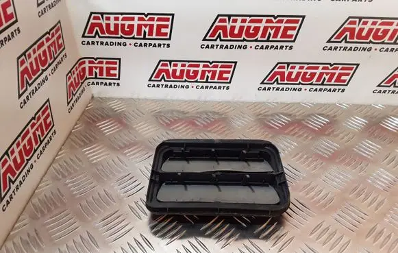 Quarter panel pressure vent