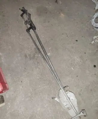 Front wiper linkage