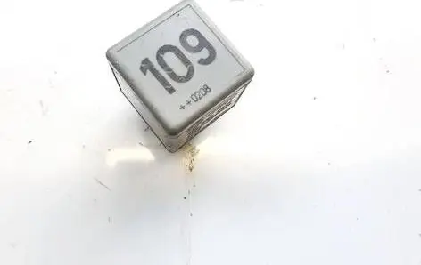 Volkswagen Polo IV 9N3 Other relay 1J0906381A