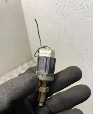 Toyota Avensis T220 Brake pedal sensor switch