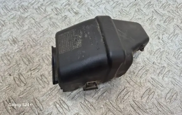 Volkswagen Golf Plus Other engine bay part 03C145851G