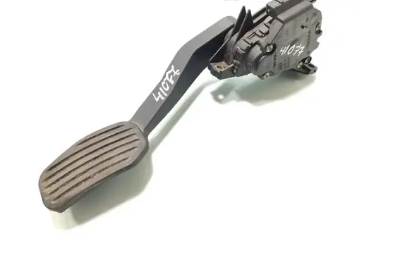 Volvo C70 Accelerator throttle pedal 9157553