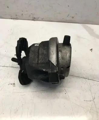 BMW 5 E60 E61 Engine mount bracket 6761092 15934612