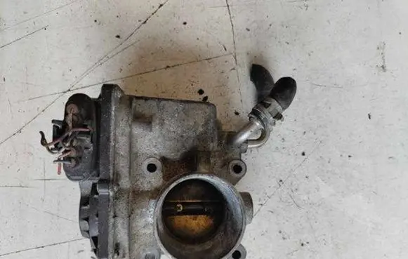 Toyota Corolla E120 E130 Throttle valve 220300D020 00268 3L18