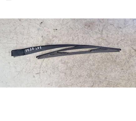 Rear wiper blade arm