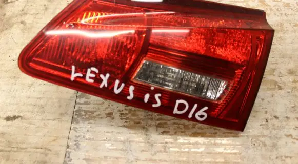 Lexus IS 220D-250-350 Tailgate rear/tail lights E111184