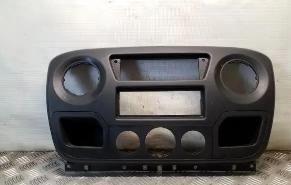 Radio/GPS head unit trim