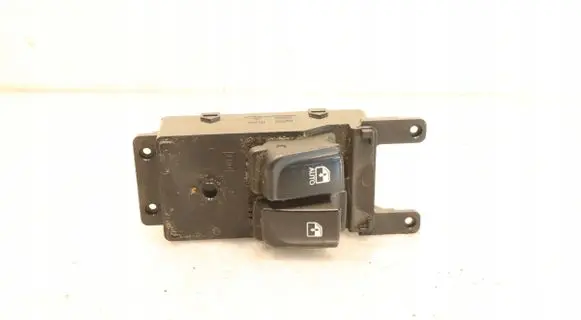 Hyundai i20 (PB PBT) Electric window control switch