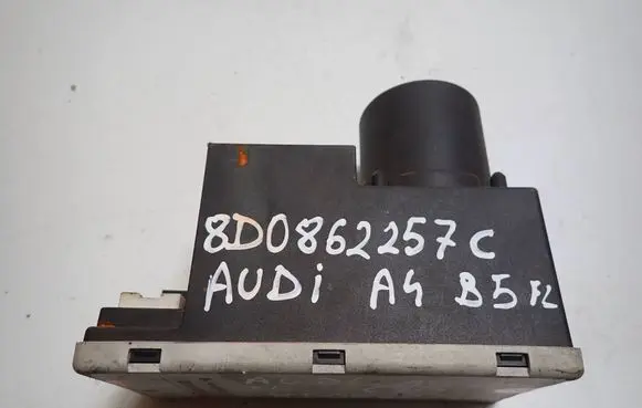 Audi A4 S4 B5 8D Central locking vacuum pump 8D0862257C