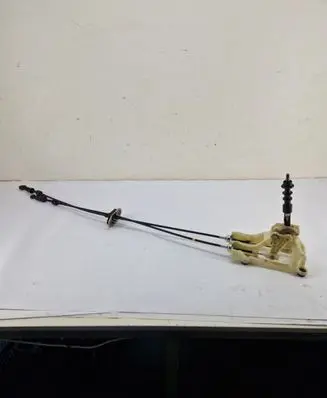 Hyundai Santa Fe Gear shifter/selector 437002B000