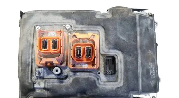 Voltage converter inverter