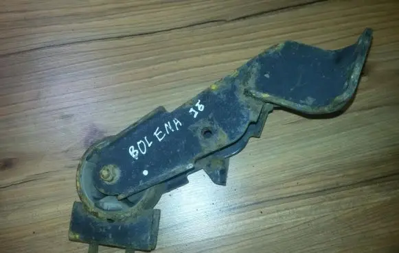 Suzuki Baleno EG Engine mount bracket