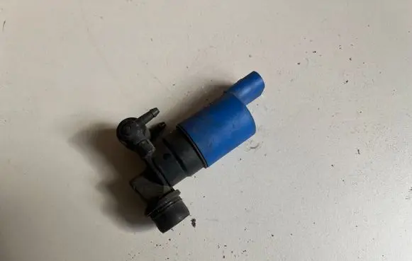 Ford Grand C-MAX Windscreen/windshield washer pump AV6113K082AA