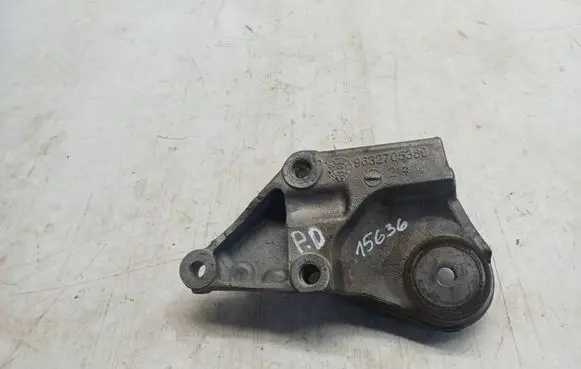 Peugeot 607 Engine mounting bracket 9632705380