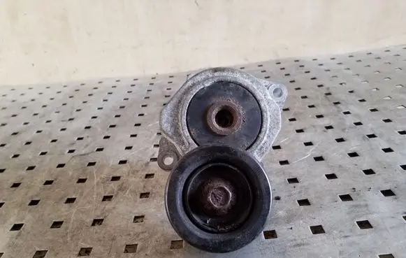 Honda CR-V Generator/alternator belt tensioner