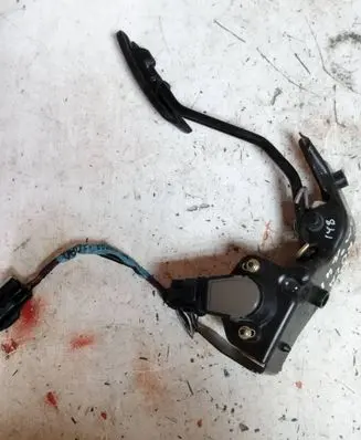 Toyota Corolla E120 E130 Accelerator throttle pedal 8928152021 09F27A 1983003041