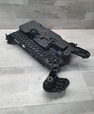 Volkswagen Golf VII Battery tray 5Q0915331J 5Q0915321H