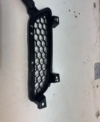 Mitsubishi Lancer VIII Front bumper lower grill 7450A305