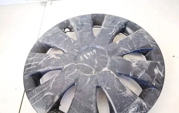 Volkswagen PASSAT B4 R14 wheel hub/cap/trim 