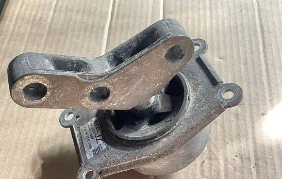 Opel Zafira B Engine mount bracket 13159996