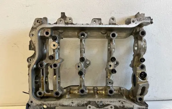 Toyota Yaris Cross Camshaft holder 