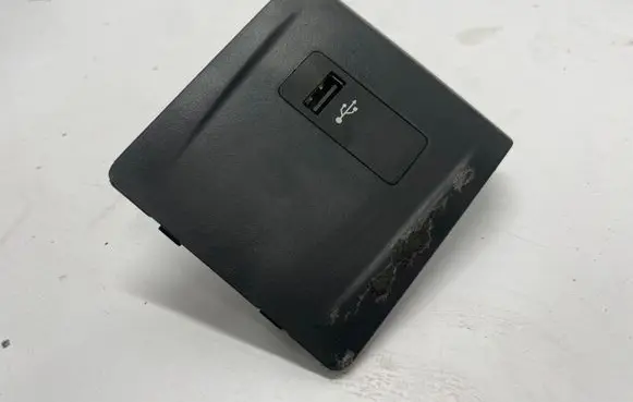 BMW 2 F46 USB socket connector 6820397