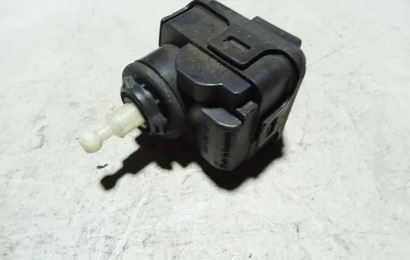 Audi A3 S3 8P Headlight level adjustment motor 8L0941295