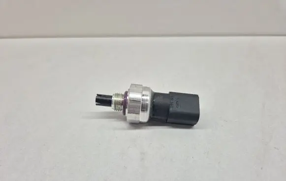 Mercedes-Benz C W203 Air conditioning (A/C) pressure sensor A2038300472