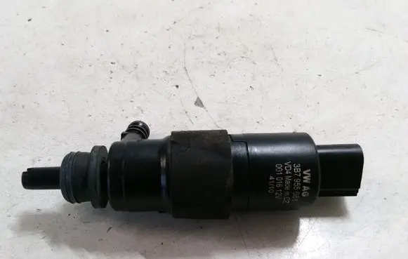 Audi A4 S4 B8 8K Headlight washer pump 3B7955681